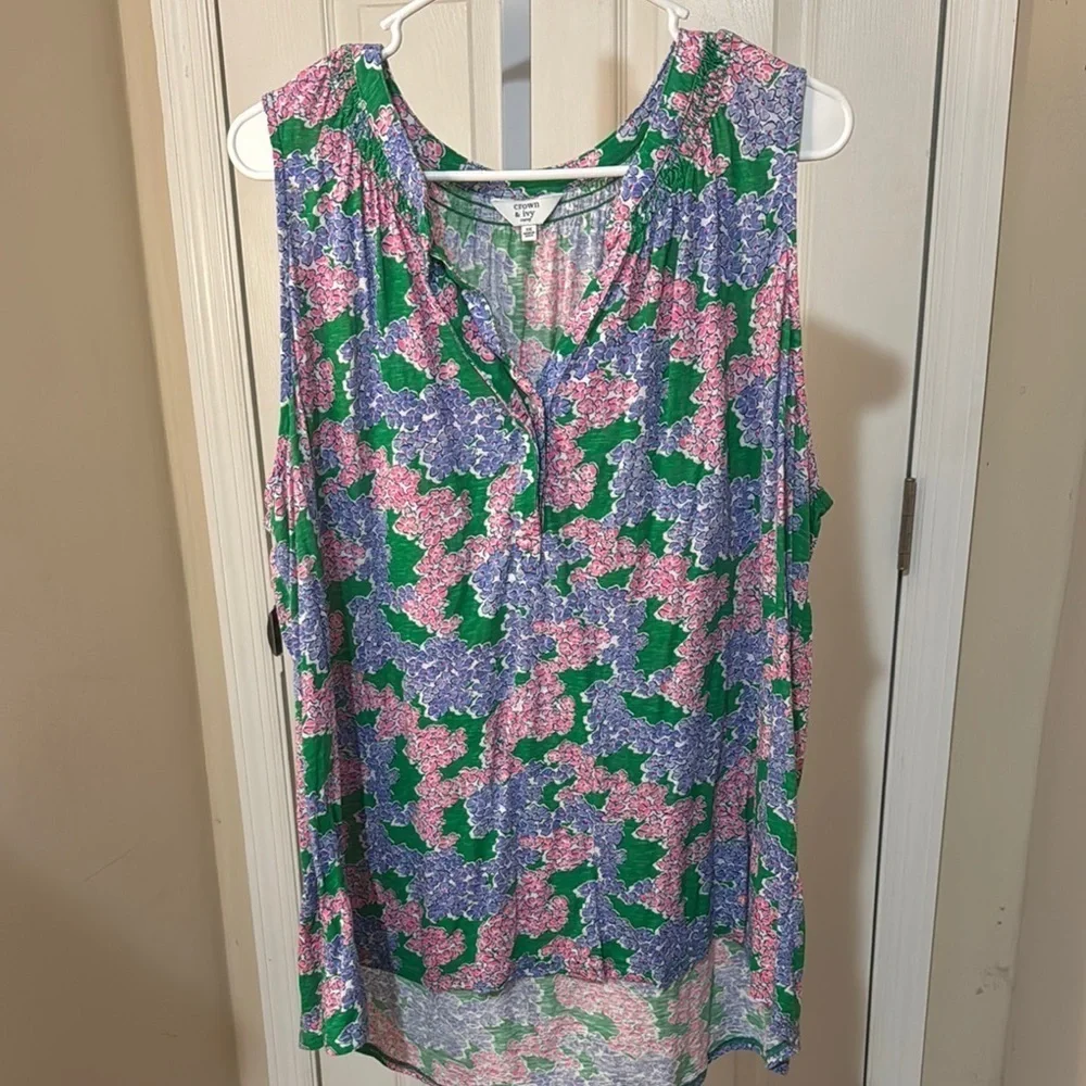 Crown & Ivy Floral Sleeveless Blouse - Picture 1 of 4
